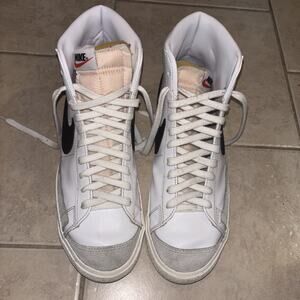 Men's Size 10.5 - Nike Blazer Mid 77 Vintage White Black Shoes BQ6806-100